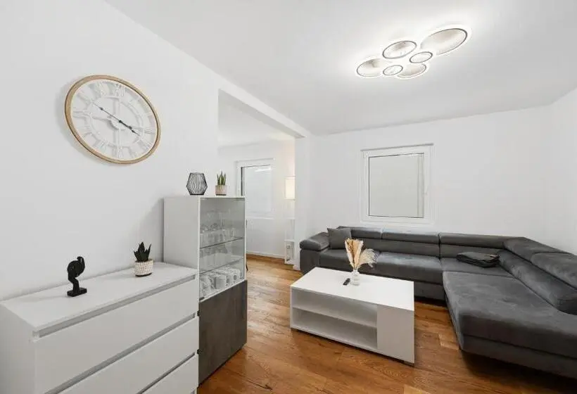 Superior-huoneisto 3 Makuuhuonetta, Kc Hostings Prestige Apartments