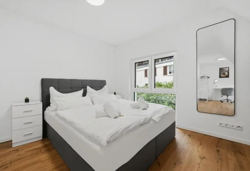 Superior-huoneisto 3 Makuuhuonetta, Kc Hostings Prestige Apartments