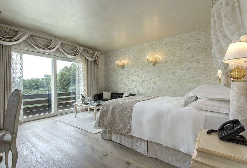 اتاق لوکس, Colonia Resort