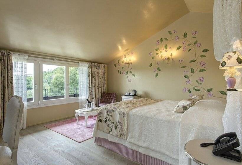 اتاق لوکس, Colonia Resort