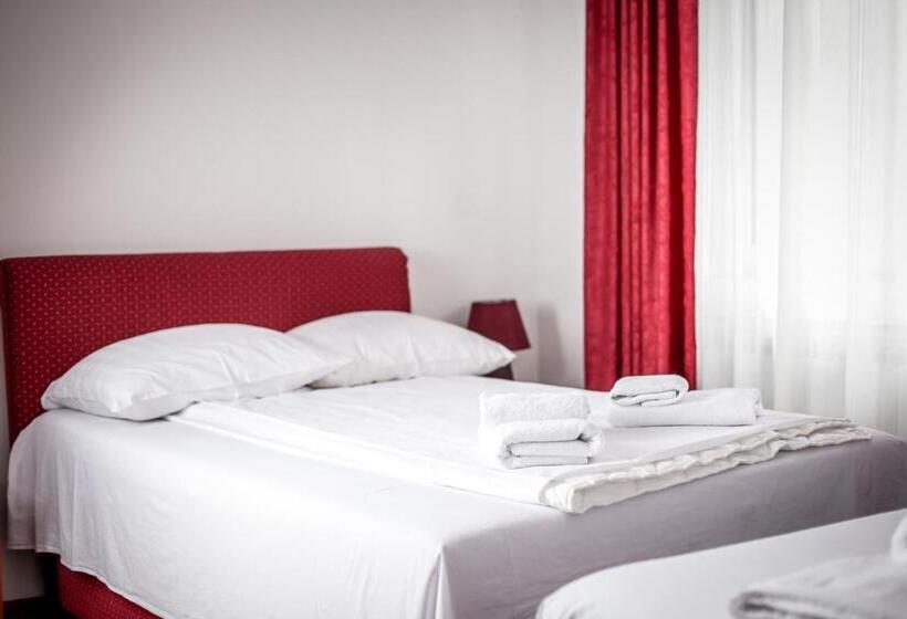 Standard Room, Bob