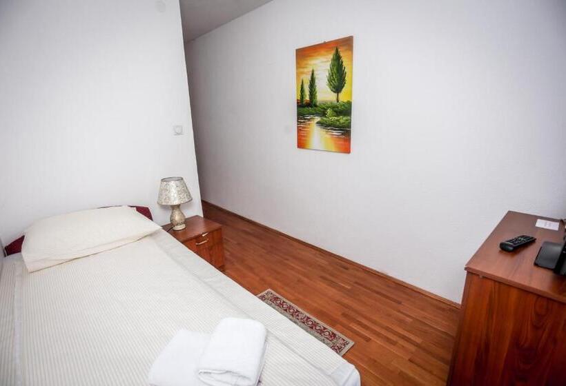 اتاق استاندارد یک نفره, Bob