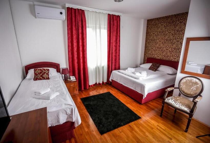 اتاق استاندارد سه نفره, Bob