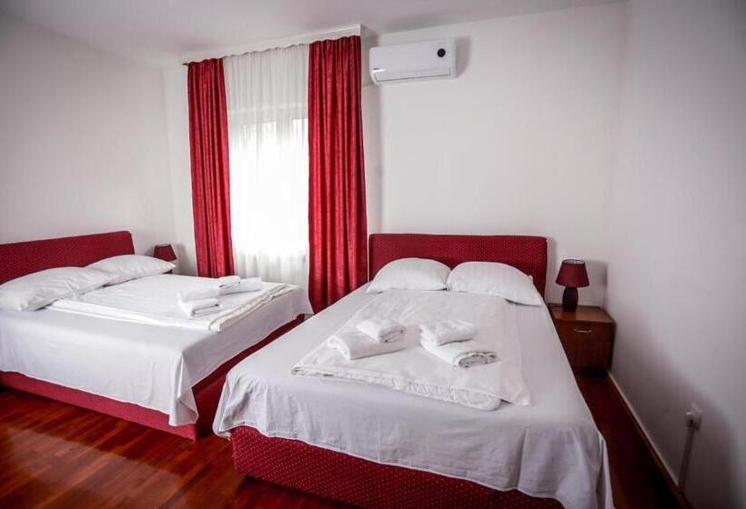 اتاق استاندارد چهار تخته, Bob