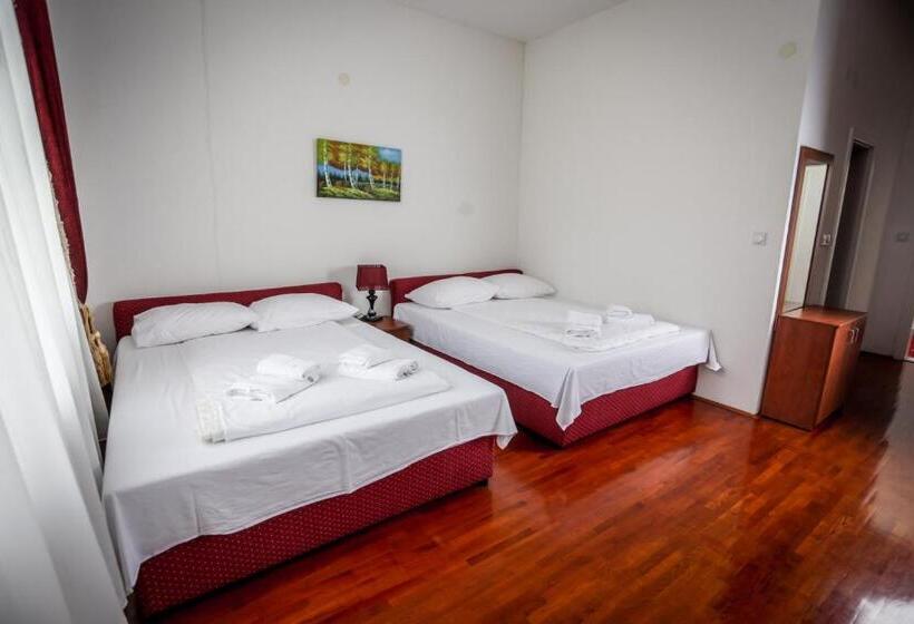 اتاق استاندارد چهار تخته, Bob