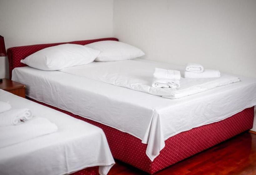 اتاق استاندارد چهار تخته, Bob