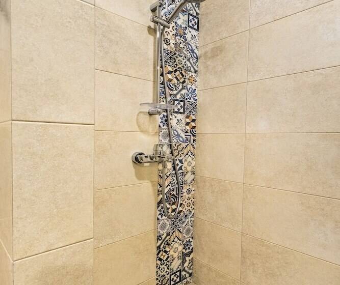 غرفة قياسية, Golden Tulip Borjomi