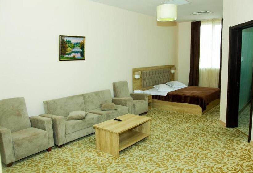 استودیو خانوادگی, Grand