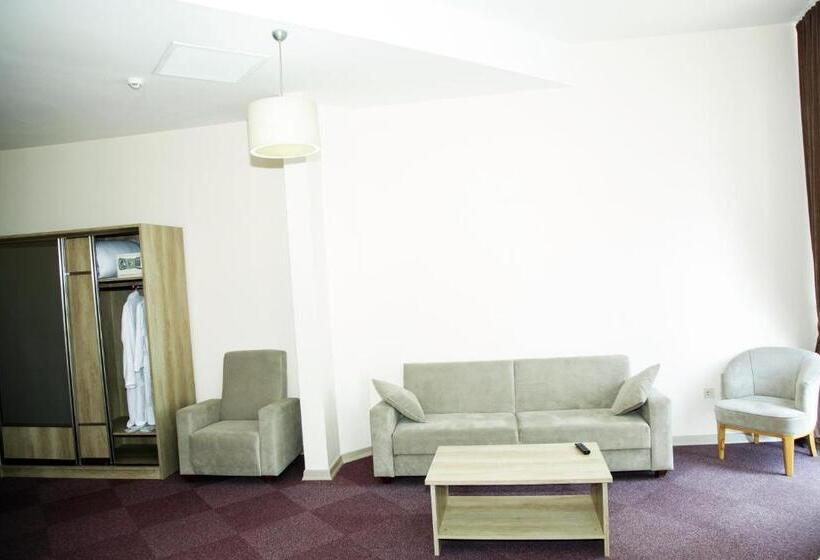 استودیو خانوادگی, Grand