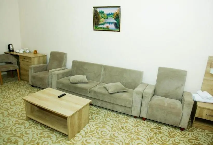 استودیو خانوادگی, Grand