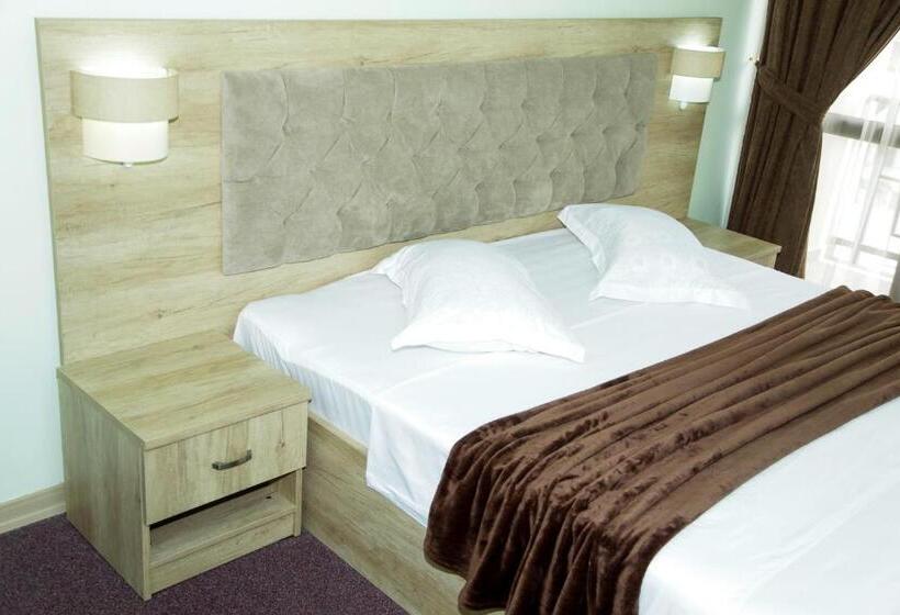 استودیو خانوادگی, Grand