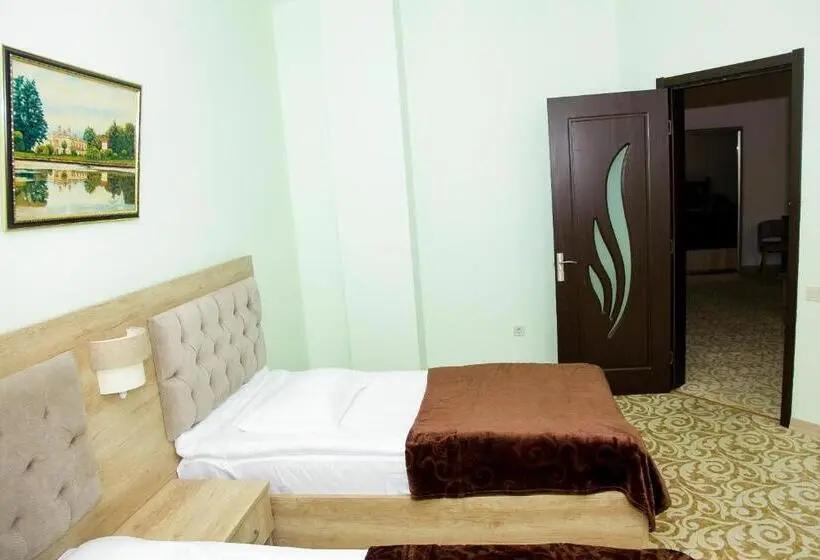 استودیو خانوادگی, Grand