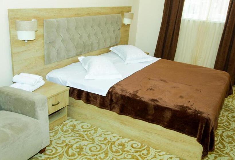 استودیو خانوادگی, Grand