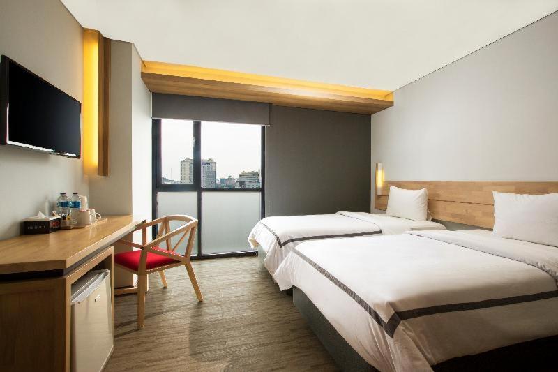 스탠다드 룸, Up Peak Hotel Simpang Lima Semarang Formerly Ha Ka Simpanglima Hotel Semarang