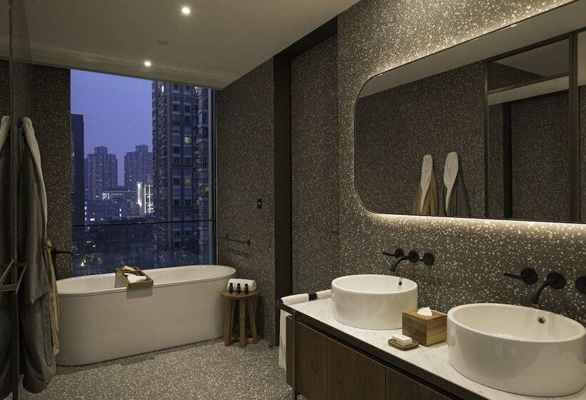 سوییت اجرایی, The Sukhothai Shanghai