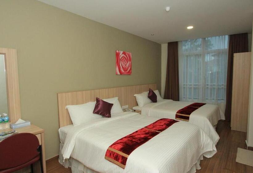 חדר דלוקס לשלושה, Veer