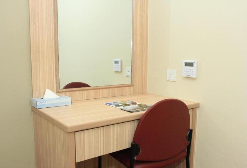 חדר דלוקס לשלושה, Veer