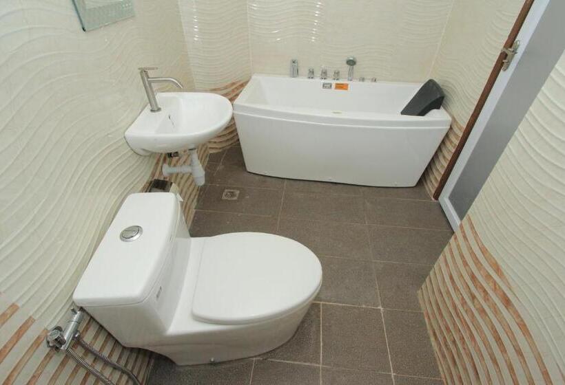 סוויטה עם ג'קוזי, Veer