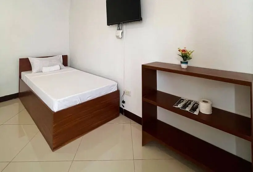 اتاق لوکس سه تخته, Guadalupe Inn Iloilo