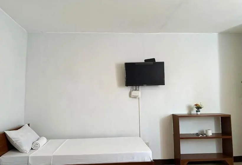 اتاق لوکس سه تخته, Guadalupe Inn Iloilo