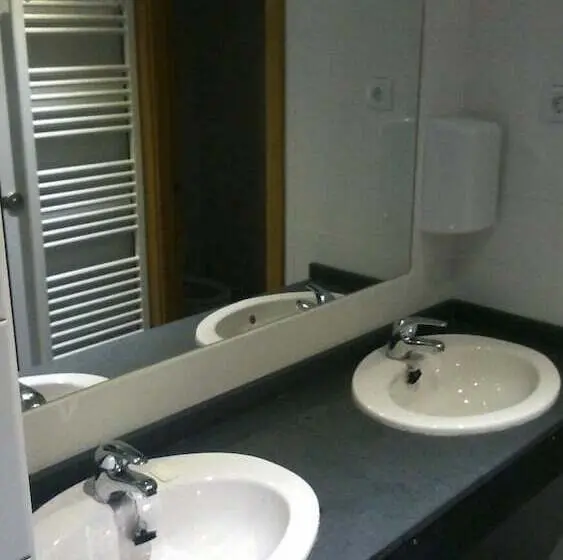ルームシェアのワンベッド, Albergue El Rebezo