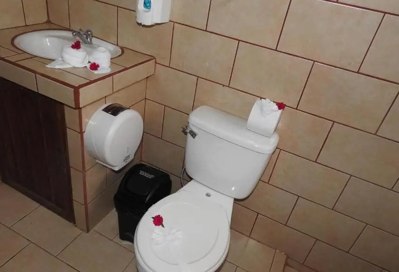 スタンダード４人部屋, Heliconias Rainforest Lodge