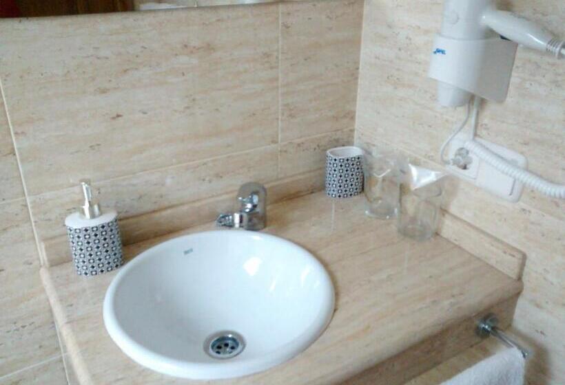 غرفة قياسية, Tía María