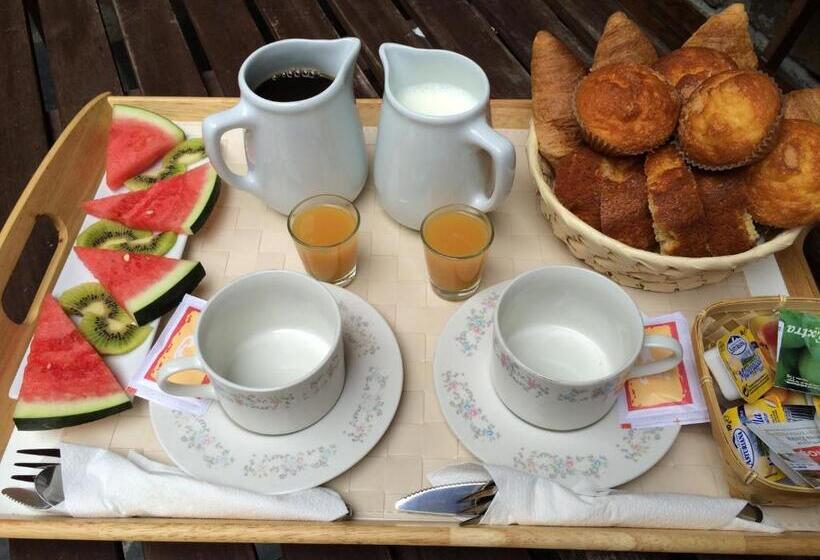 شقة دور أخير غرفة نوم واحدة, Tía María