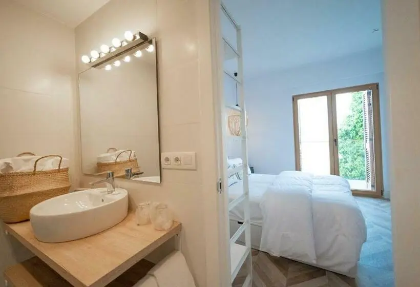 اتاق استاندارد با بالکن و چشم‌انداز دریا, Duna Hotel Boutique