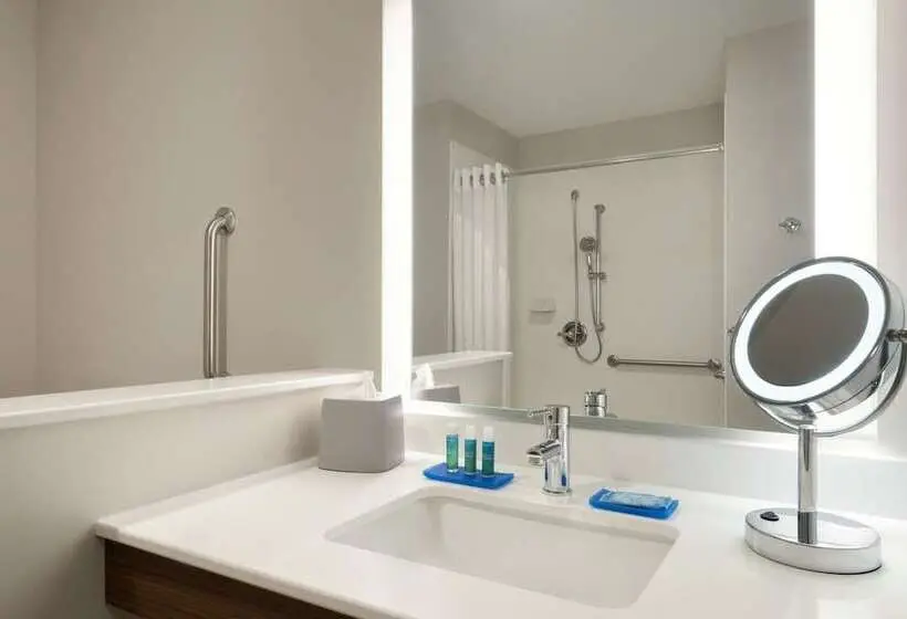 身障者適用スイートルーム, Holiday Inn Express & Suites   West Des Moines   Jordan Creek, An Ihg