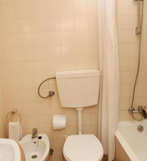 标准间, Val Flores