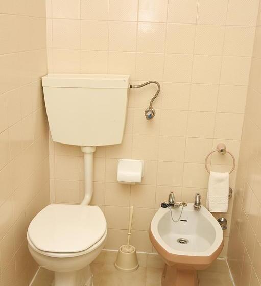 标准单人间, Val Flores