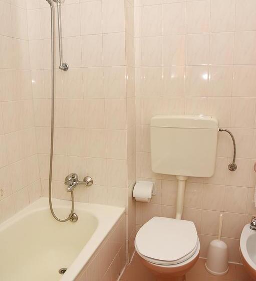 家庭间, Val Flores