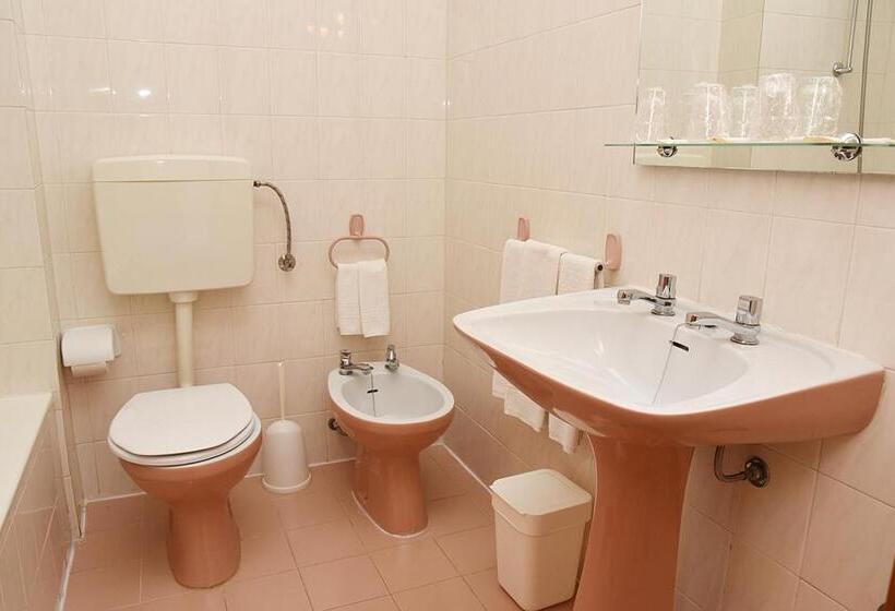 家庭间, Val Flores