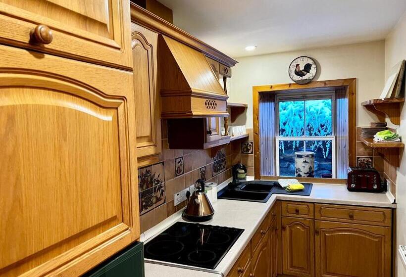 منزل غرفتين نوم, Errichel House And Cottages