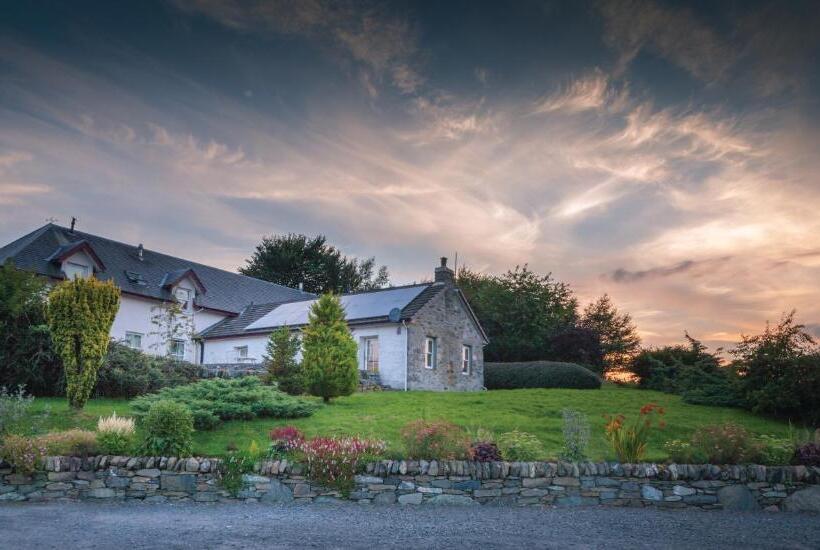 منزل غرفتين نوم, Errichel House And Cottages