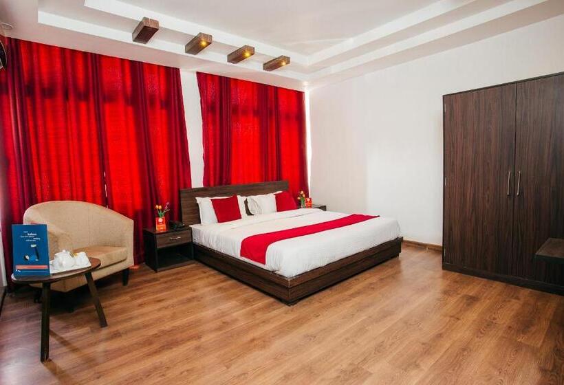 اتاق لوکس سه تخته, Oyo 118 Gangaur Regency Boutique