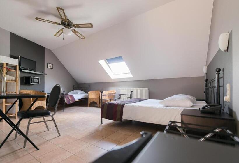 חדר סטנדרט לשלושה, Auberge De La Lesse