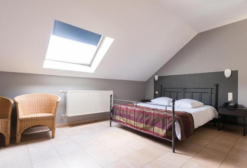 חדר סטנדרט לשלושה, Auberge De La Lesse