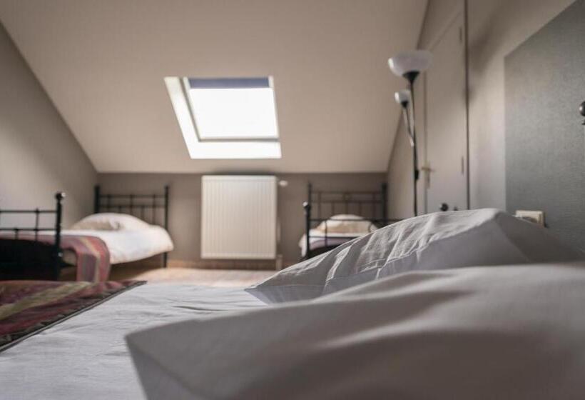 חדר סטנדרט לארבעה, Auberge De La Lesse