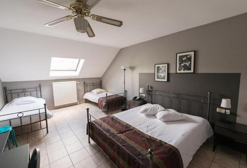 חדר סטנדרט לארבעה, Auberge De La Lesse