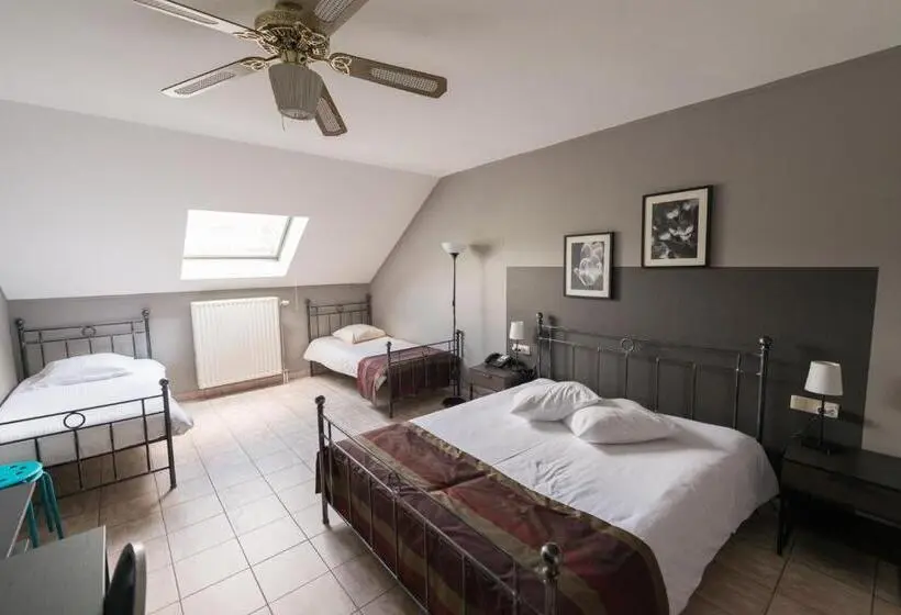 スタンダード４人部屋, Auberge De La Lesse