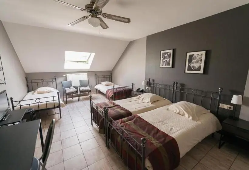 スタンダード４人部屋, Auberge De La Lesse