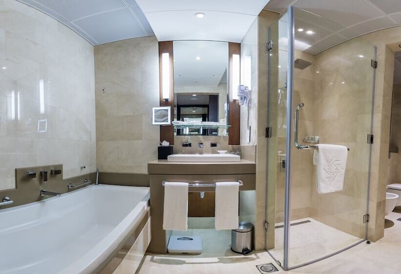 سوییت لوکس, Ayla Grand