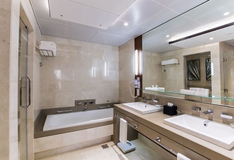 سوییت لوکس, Ayla Grand