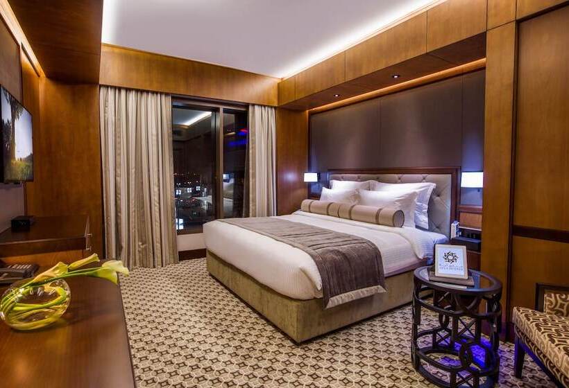 سوییت لوکس, Ayla Grand