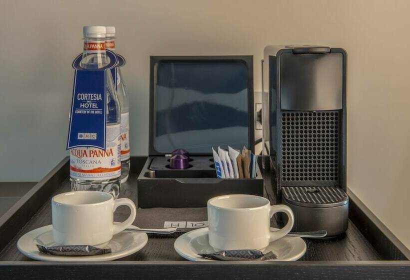 جناح جونيور, H10 Palazzo Canova