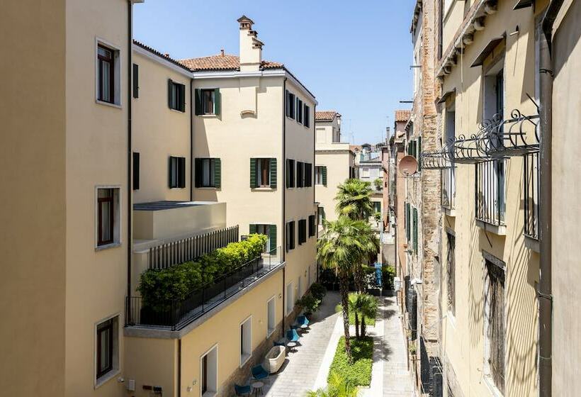 جناح جونيور, H10 Palazzo Canova