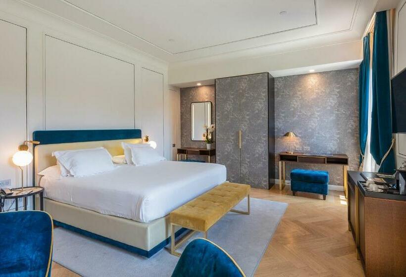 جناح جونيور ذات إطلالة, H10 Palazzo Canova