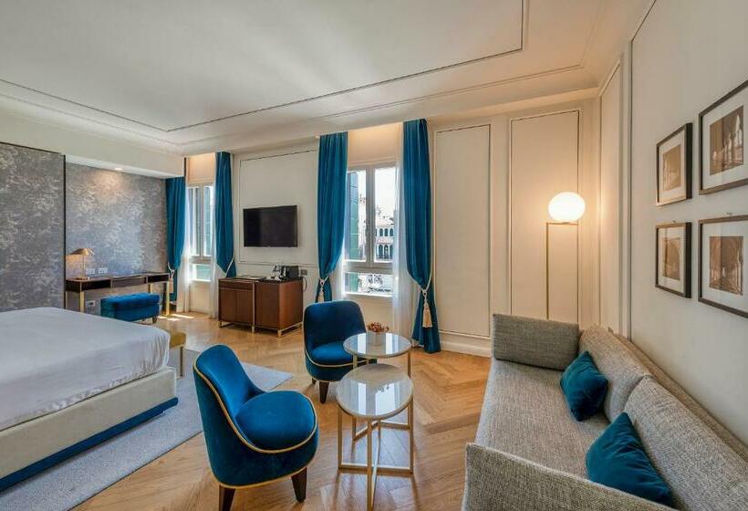 جناح جونيور ذات إطلالة, H10 Palazzo Canova